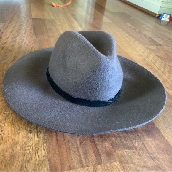 Forever 21 Accessories - Floppy hat